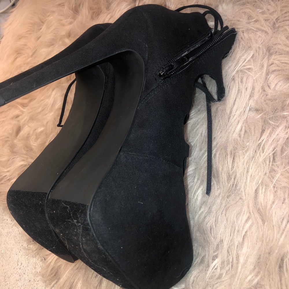 Shoe - Picture 3 of 4